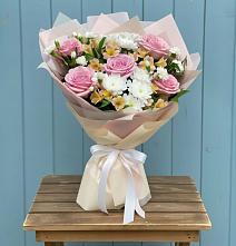 Букет цветов из:  Гвоздики, Орхидеи и Розы в Талалихино