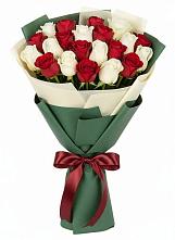 Букет Микс из красных и белых роз в Талалихино
