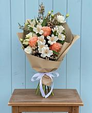 Букет цветов из:  Альстромерии, Лизиантусы, Розы и Хризантемы в Талалихино