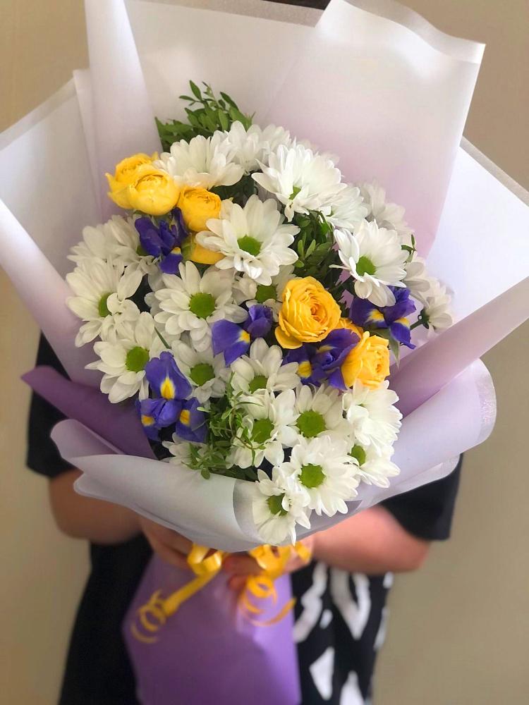 Букет цветов из: Ирисы, Хризантемы и Розы в Талалихино