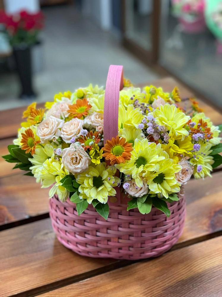 Цветочная композиция из Хризантемы и Розы в корзине в Талалихино