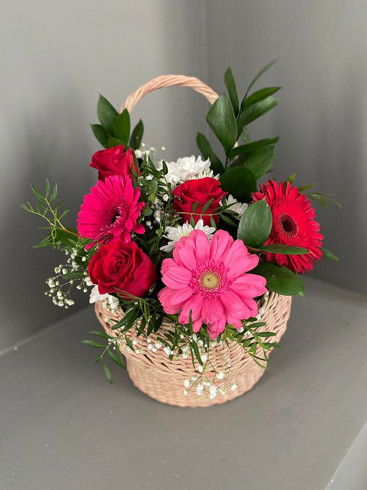 Цветочная композиция из Розы, Хризантемы и Герберы в корзине в Талалихино