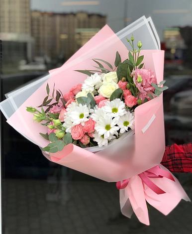 Букет цветов из: Розы, Лизиантусы и Хризантемы в Талалихино
